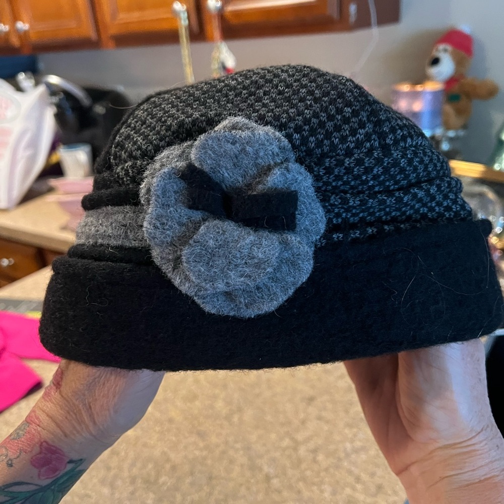 Giuliana black, and grey hat with a gray bow